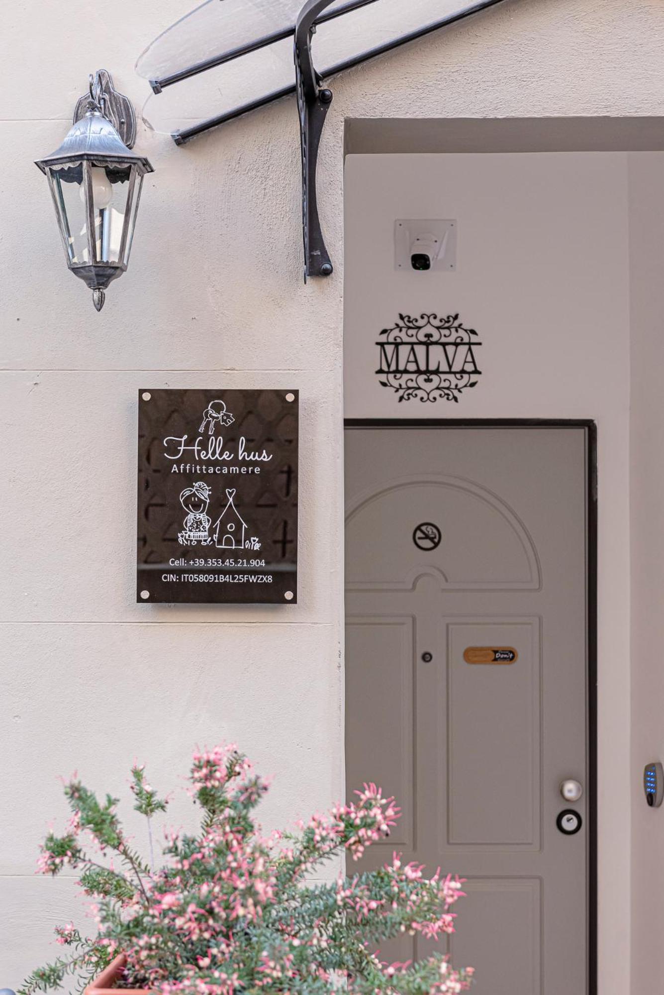 Helle Hus Guest House - 200M From Piazza Bologna Metro And 10 Minutes From The Colosseum Exterior foto